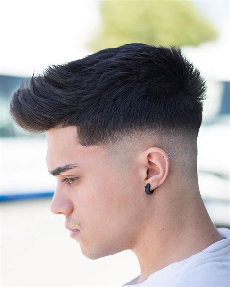 20 cortes de pelo degradado para hombre que son。